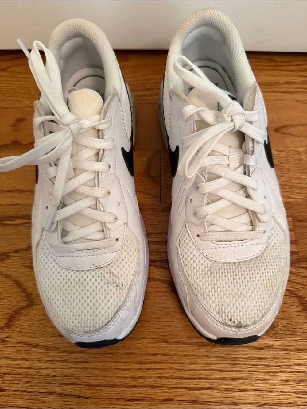 Nike Air Max White and Black Running Sneakers - Picture 2 of 6